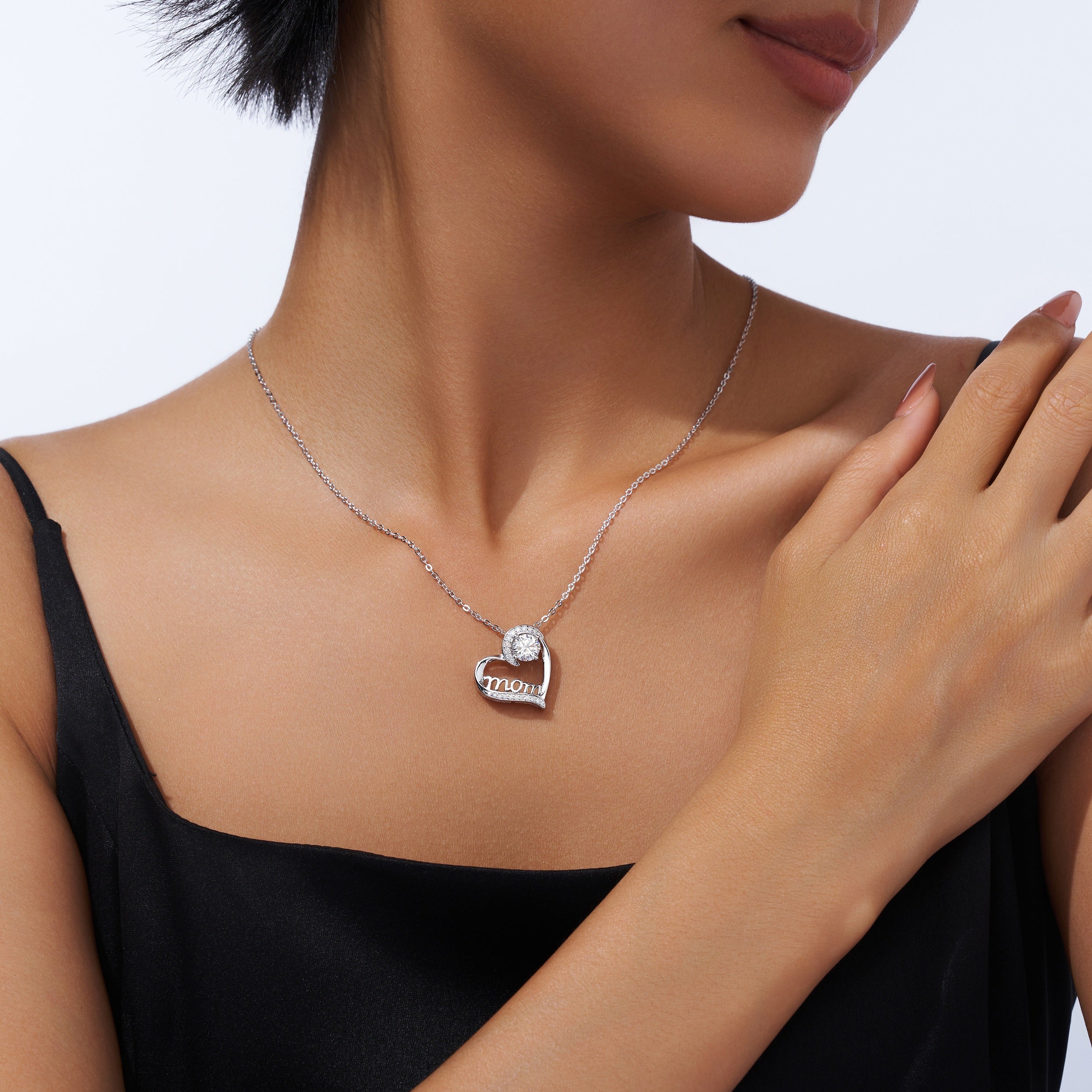 1 Carat Silver Necklace Pendant Set With Top Grade Moissanite, Made Of S925 Silver Plated Platinum.