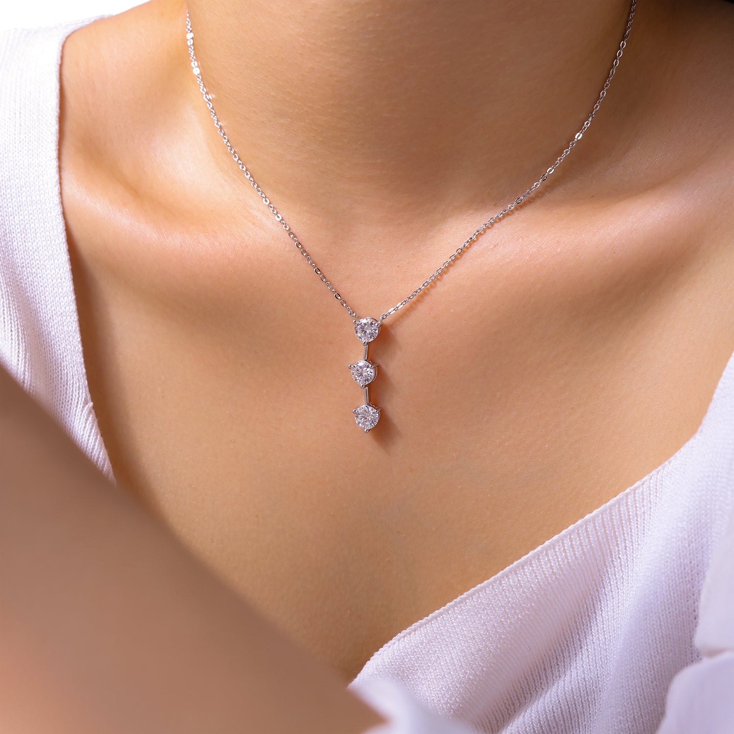 1 Carat Silver Necklace Pendant Set With Top Grade Moissanite, Made Of S925 Silver Plated Platinum.
