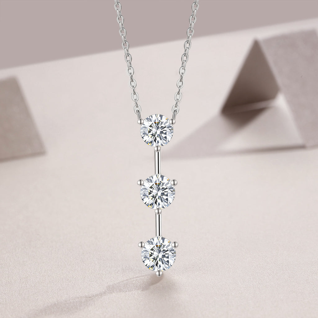 1 Carat Silver Necklace Pendant Set With Top Grade Moissanite, Made Of S925 Silver Plated Platinum.
