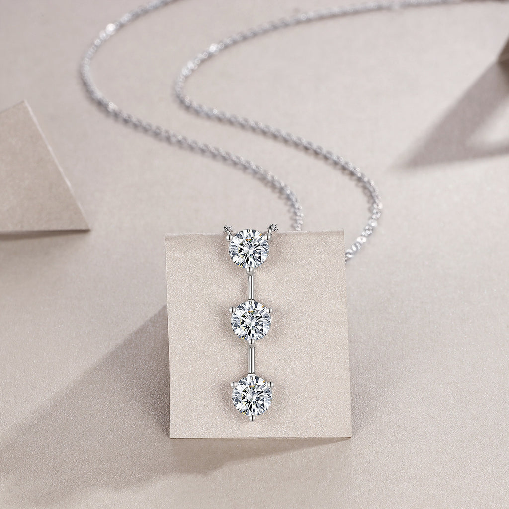 1 Carat Silver Necklace Pendant Set With Top Grade Moissanite, Made Of S925 Silver Plated Platinum.