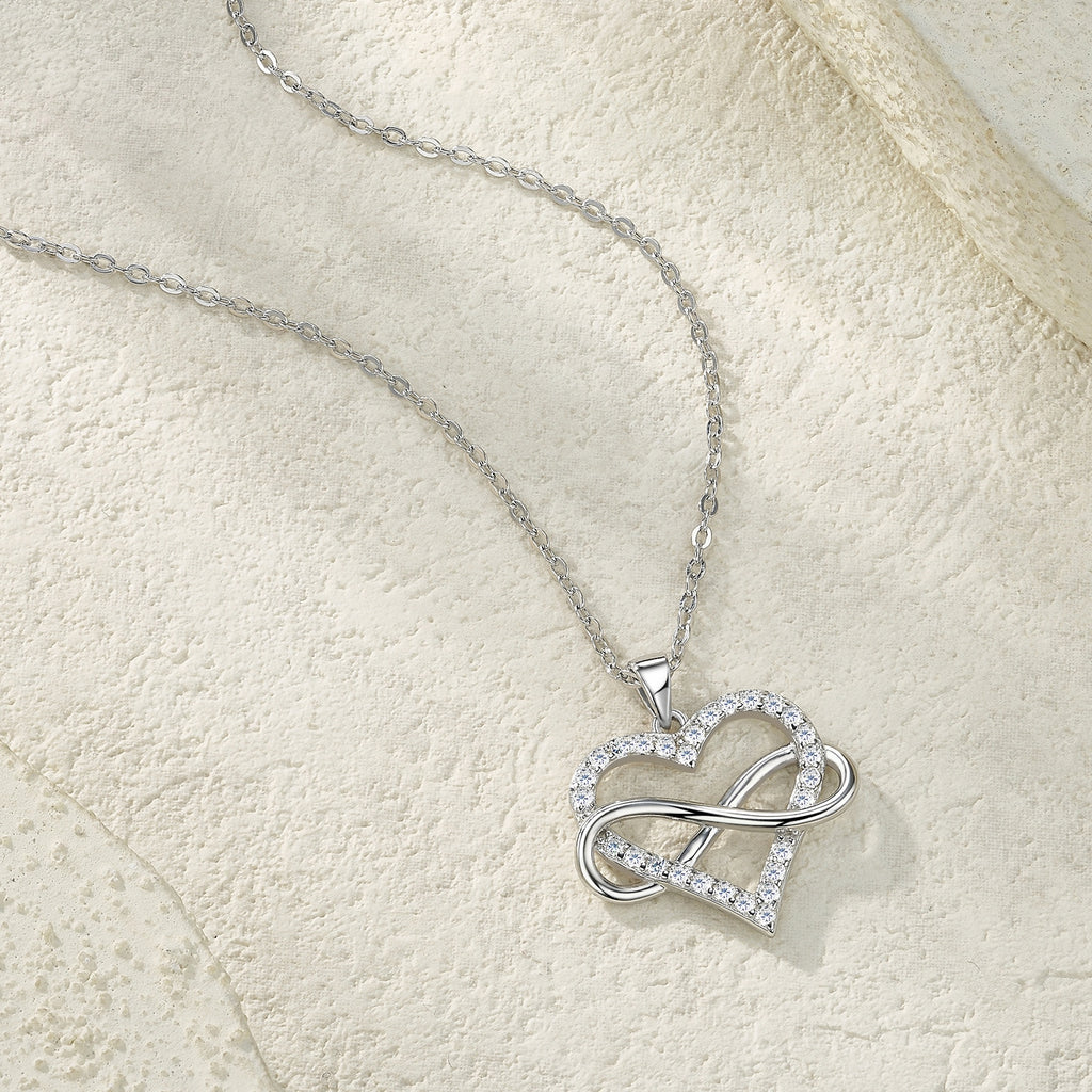 A Luxurious and Fashionable Minimalist Jewelry Pendant Necklace Featuring Top-quality Moissanite, Made Of S925 Silver Electroplated With Platinum.