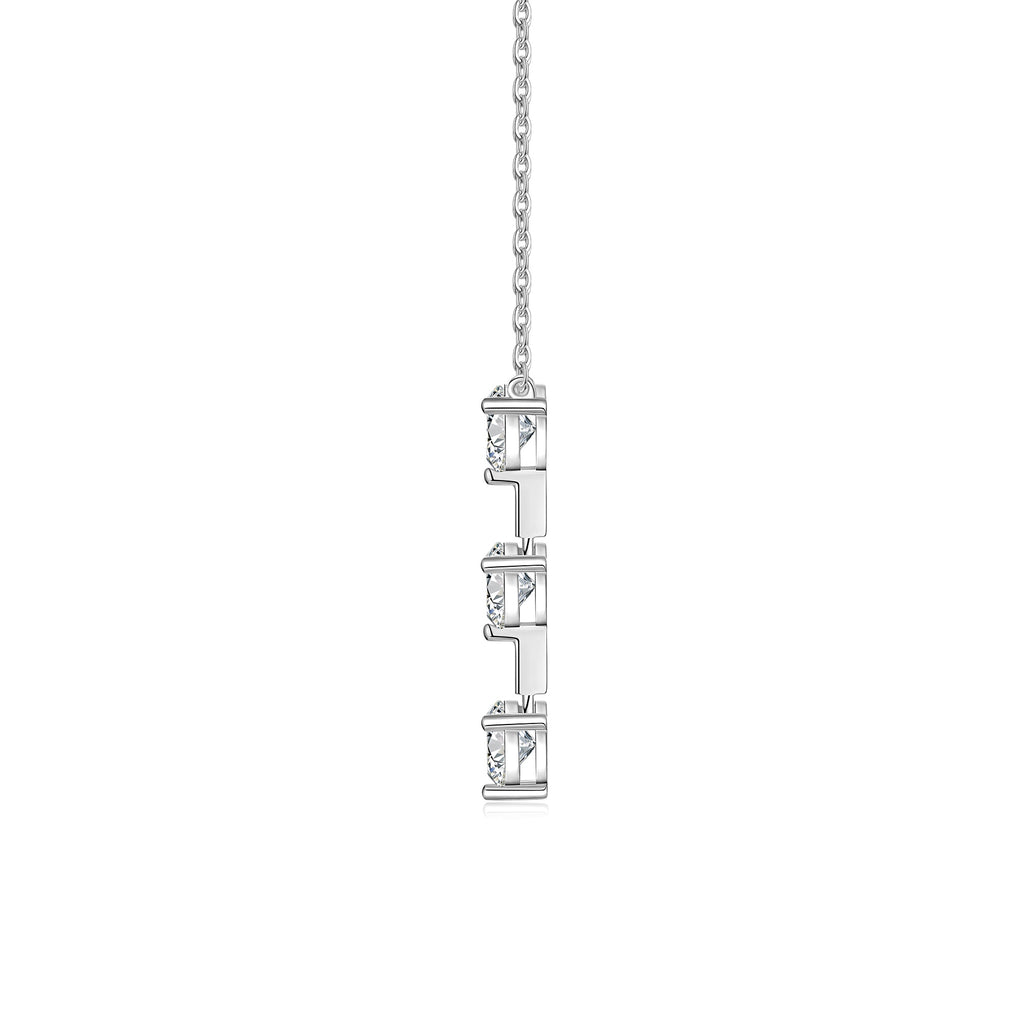1 Carat Silver Necklace Pendant Set With Top Grade Moissanite, Made Of S925 Silver Plated Platinum.