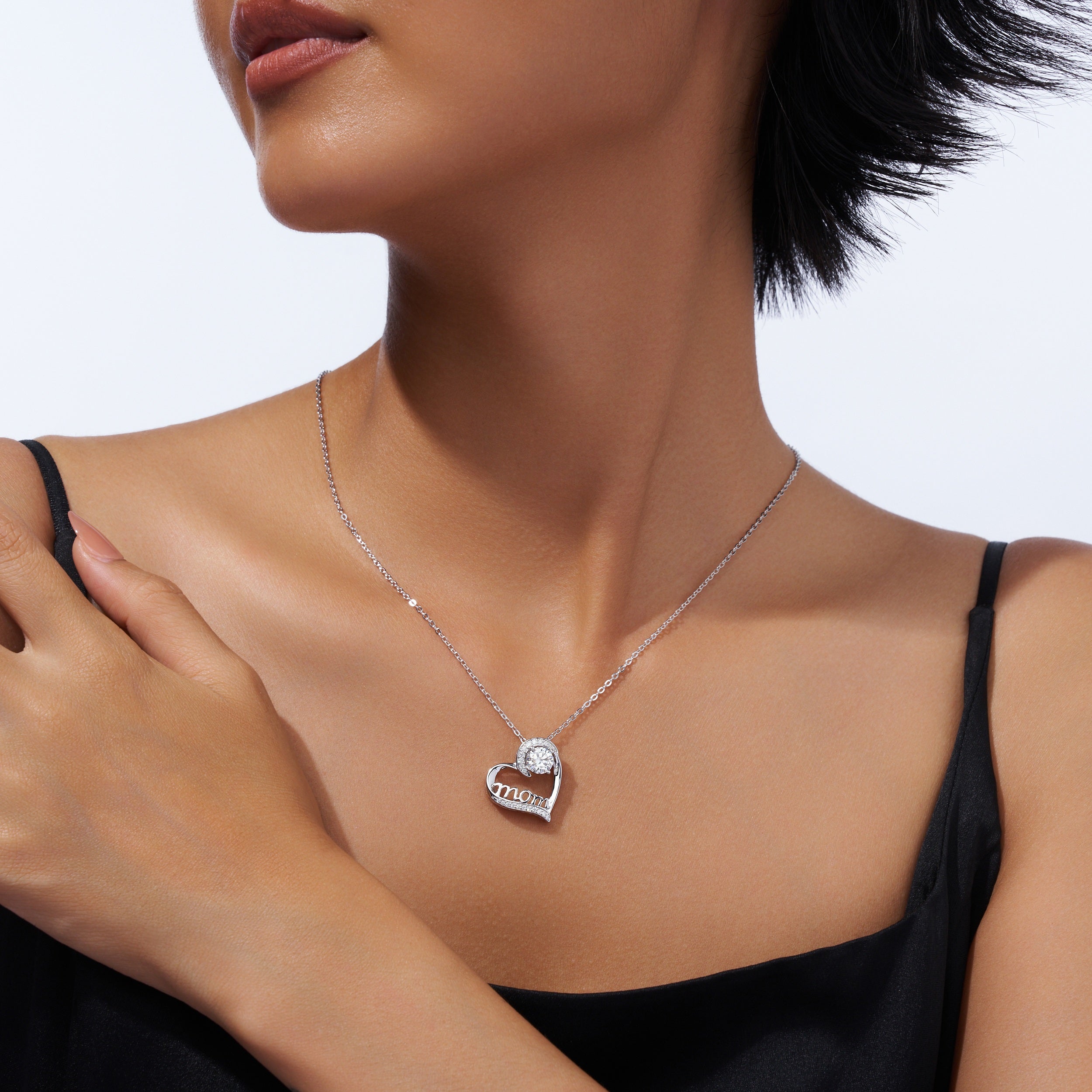 1 Carat Silver Necklace Pendant Set With Top Grade Moissanite, Made Of S925 Silver Plated Platinum.
