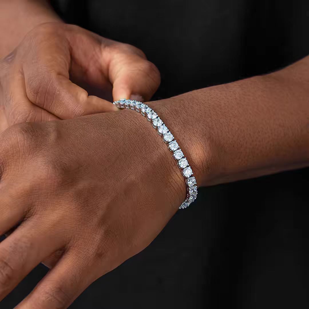 Fashionable Titanium Steel Bracelet That Doesn't Fade